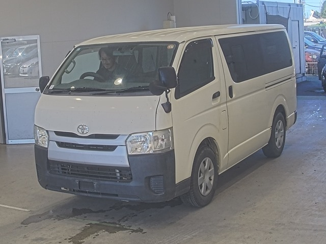 TOYOTA HIACE — фото