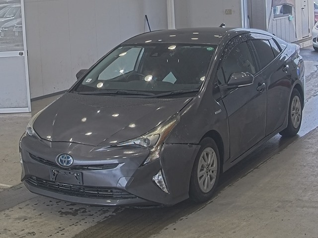 TOYOTA PRIUS — фото