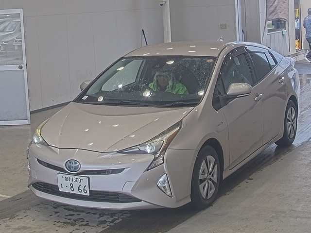 TOYOTA PRIUS — фото