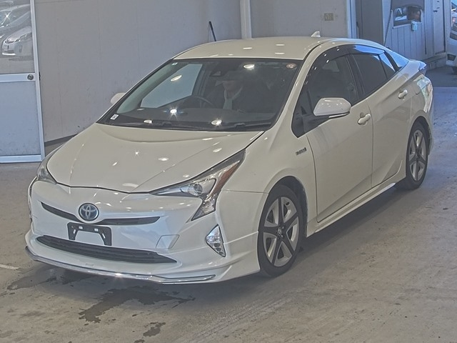 TOYOTA PRIUS — фото