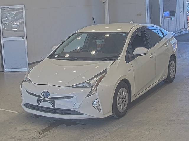TOYOTA PRIUS — фото