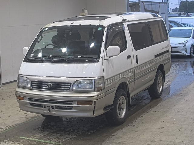 TOYOTA HIACE