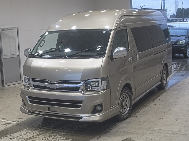 TOYOTA HIACE