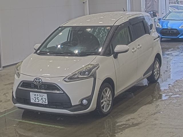 TOYOTA SIENTA — фото