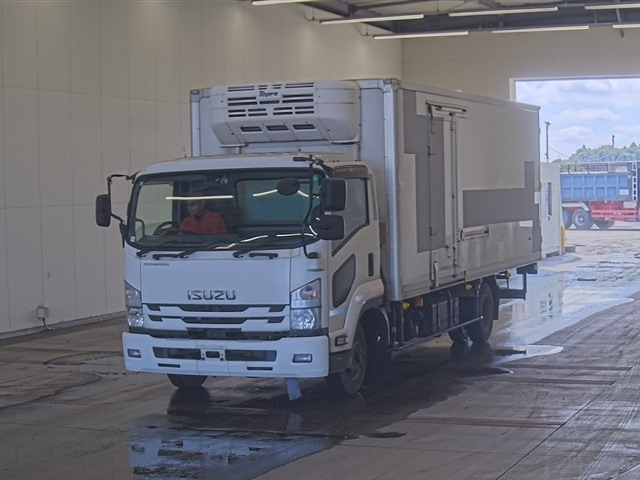 ISUZU FORWARD — фото