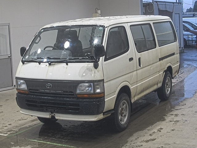 TOYOTA HIACE — фото