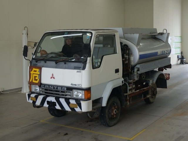 MITSUBISHI CANTER — фото