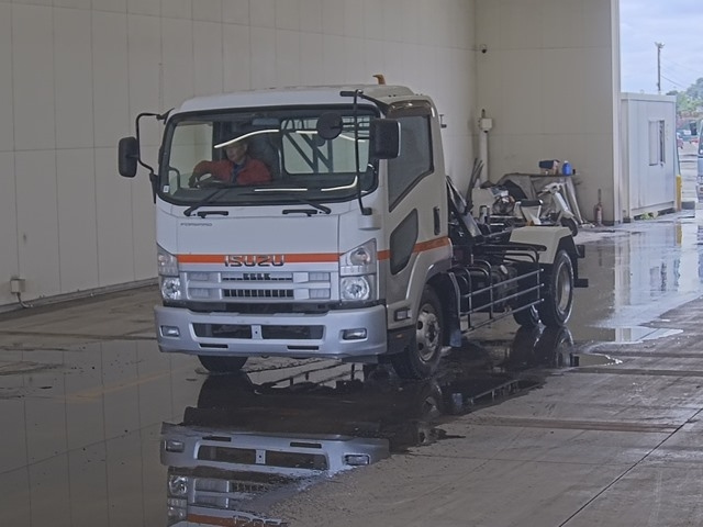 ISUZU FORWARD — фото