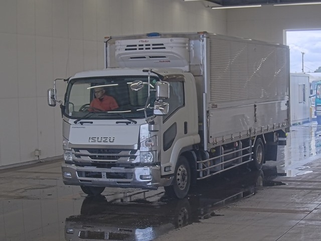 ISUZU FORWARD — фото