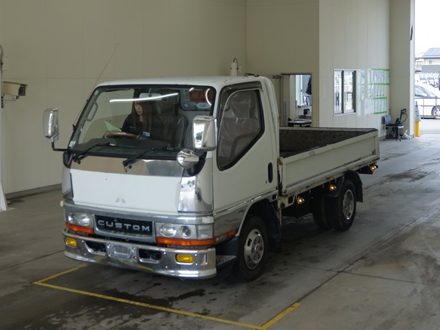 MITSUBISHI CANTER — фото
