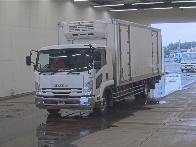 ISUZU FORWARD — фото