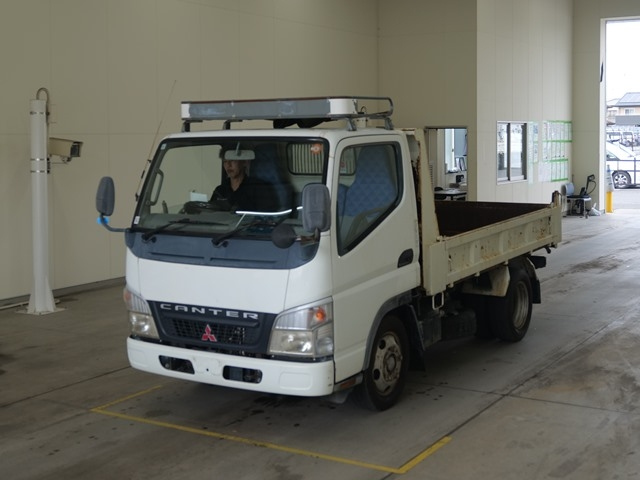 MITSUBISHI CANTER — фото
