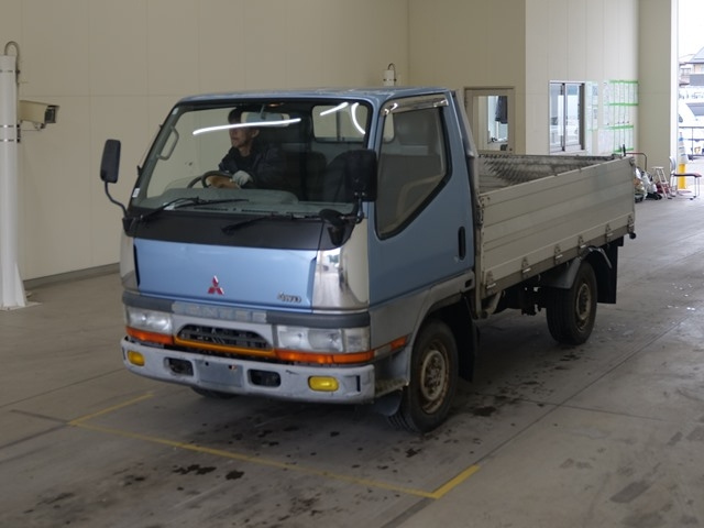 MITSUBISHI CANTER — фото