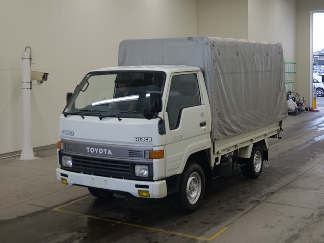 TOYOTA HIACE — фото