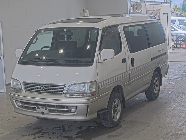 TOYOTA HIACE — фото