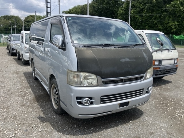 TOYOTA HIACE — фото