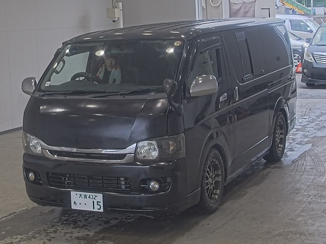 TOYOTA HIACE — фото
