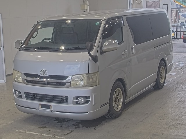 TOYOTA HIACE — фото