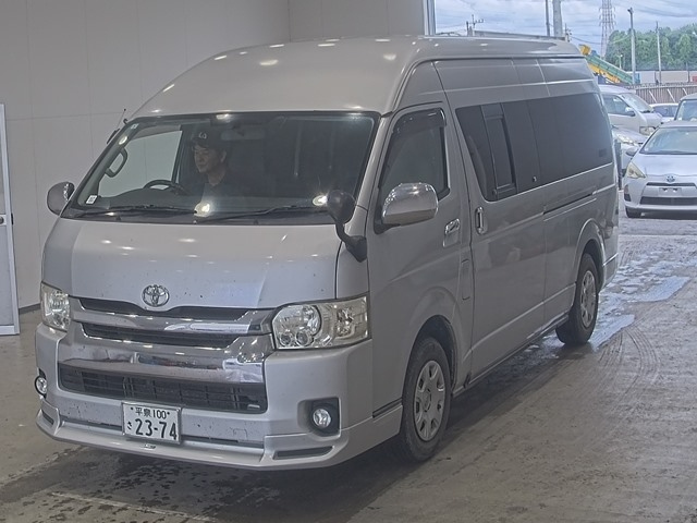 TOYOTA HIACE VAN
