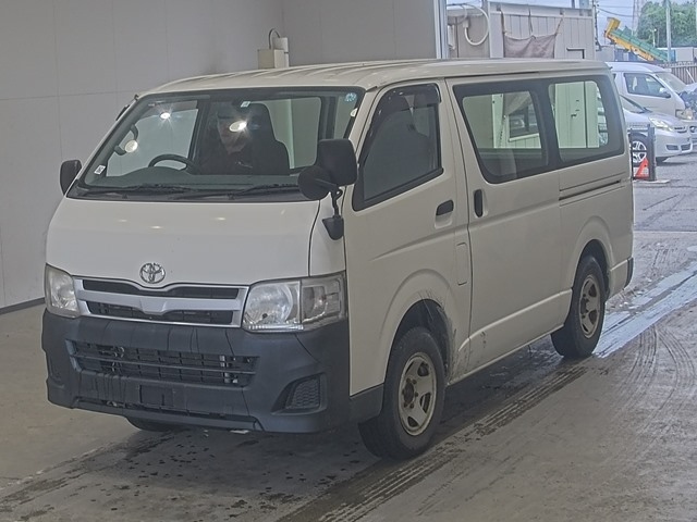 TOYOTA HIACE — фото