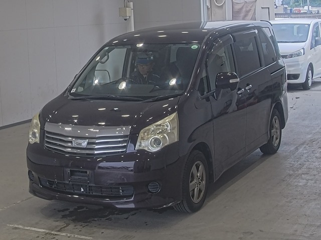TOYOTA NOAH — фото