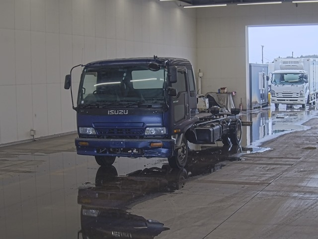 ISUZU FORWARD — фото