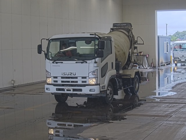 ISUZU FORWARD — фото