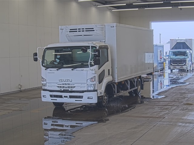 ISUZU FORWARD — фото