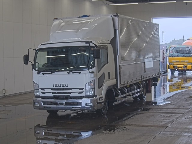 ISUZU FORWARD — фото