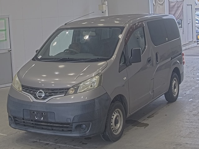NISSAN NV200