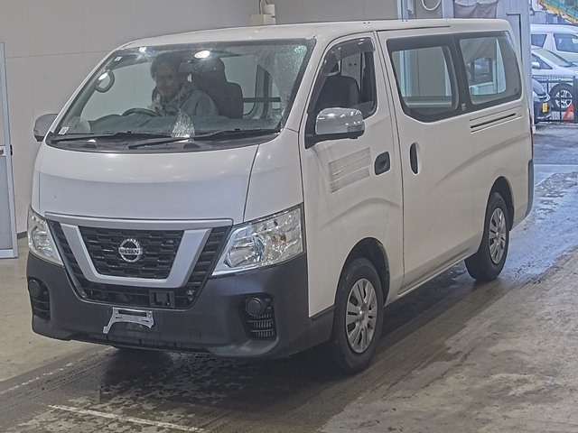 NISSAN CARAVAN — фото