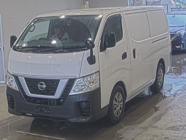 NISSAN CARAVAN — фото