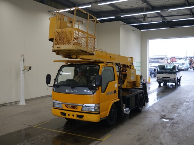 ISUZU ELF — фото