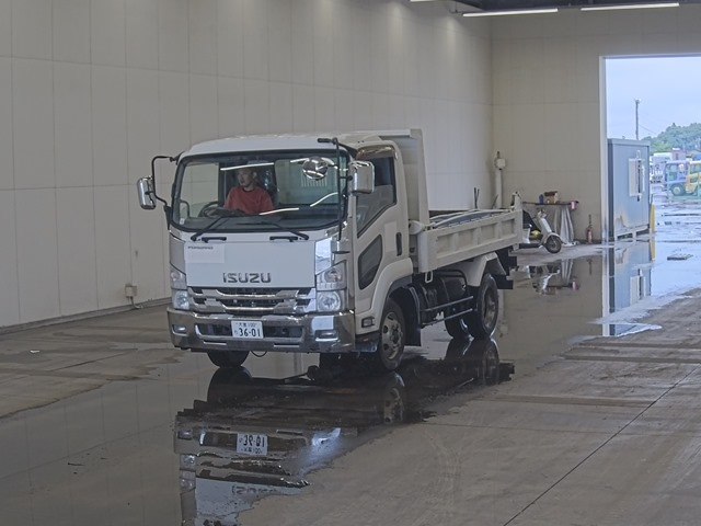 ISUZU FORWARD — фото