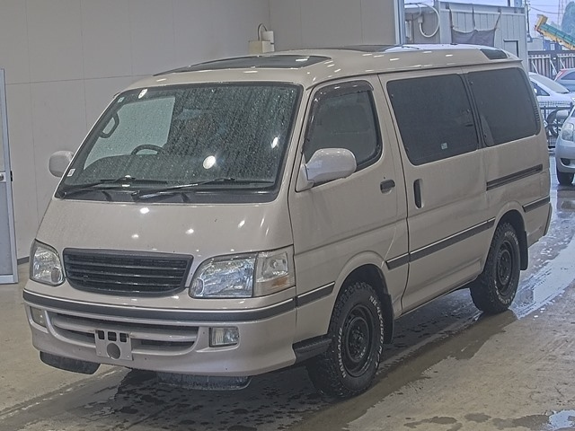 TOYOTA HIACE — фото