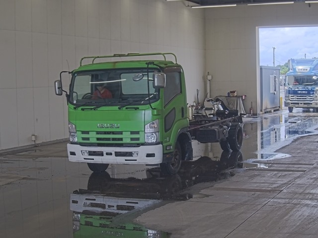 ISUZU FORWARD — фото