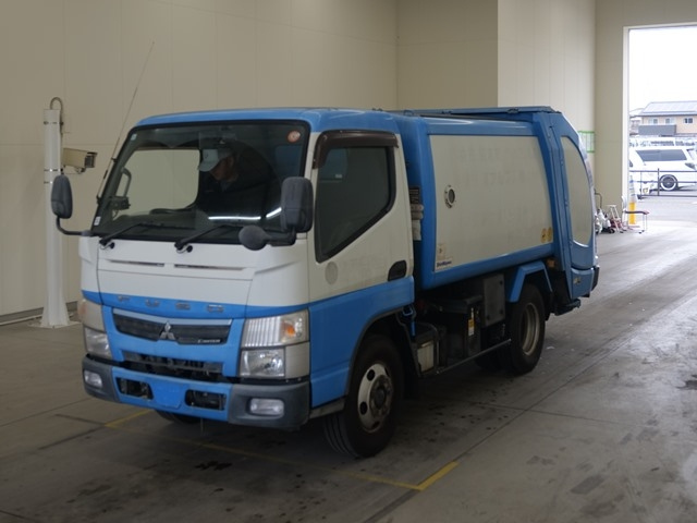 MITSUBISHI CANTER — фото