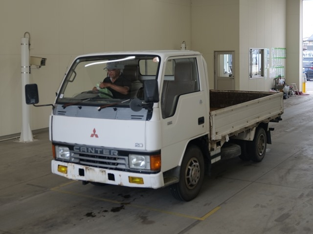 MITSUBISHI CANTER — фото