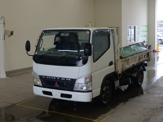 MITSUBISHI CANTER — фото
