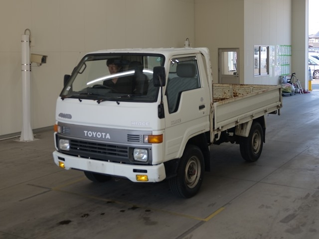 TOYOTA HIACE — фото