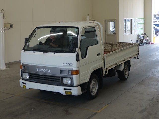 TOYOTA HIACE — фото