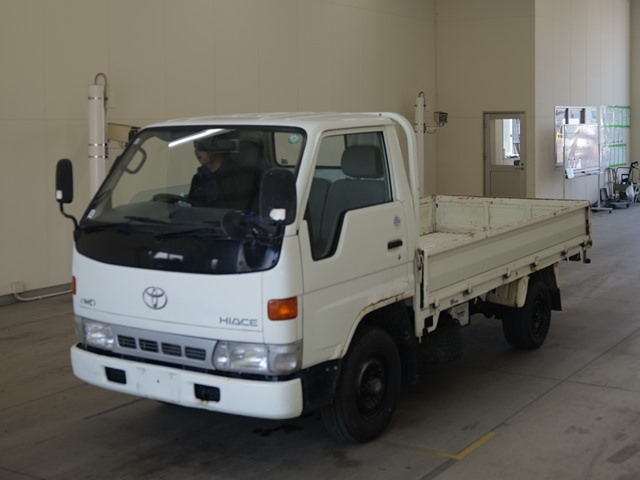 TOYOTA HIACE — фото