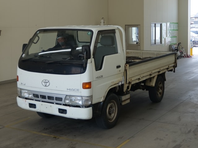 TOYOTA HIACE — фото