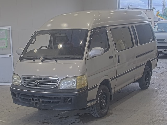 TOYOTA HIACE — фото