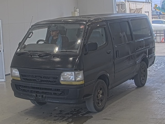 TOYOTA HIACE — фото
