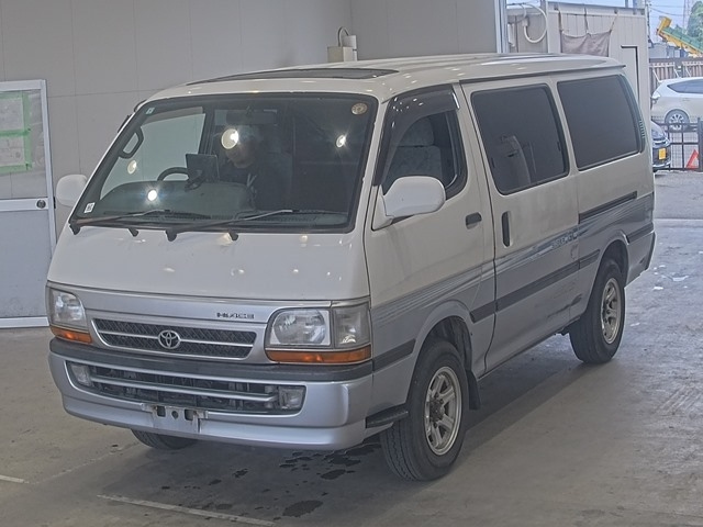 TOYOTA HIACE — фото
