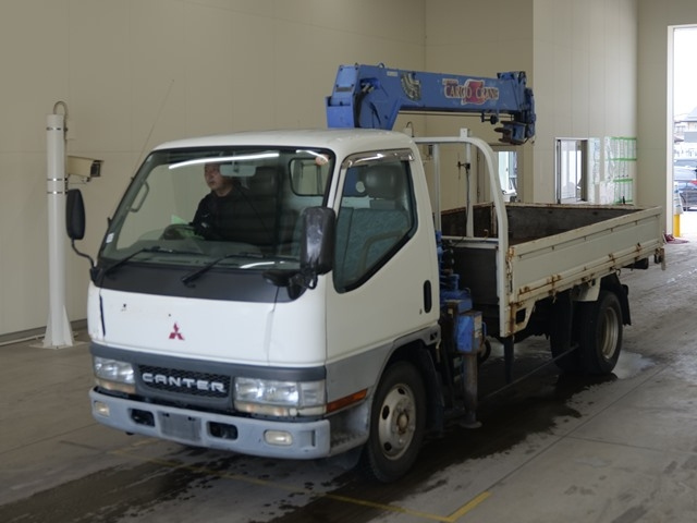 MITSUBISHI CANTER — фото