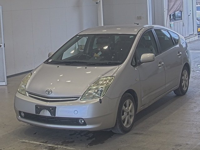 TOYOTA PRIUS — фото