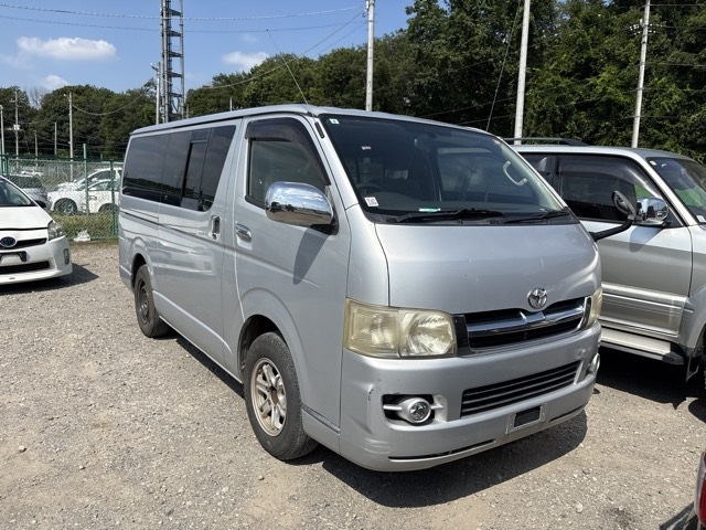 TOYOTA HIACE — фото