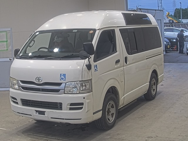 TOYOTA HIACE — фото